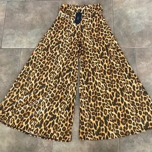 4 /$25

Bundle any 4 items for $25 Metallic Leopard Wide Leg Pants